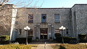 Newton County Courthouse in Jasper (2019). Das 1939 mit Fördermitteln der Works Progress Administration (Behörde für Arbeitsbeschaffung) erbaute Courthouse ist seit Dezember 1994 im NRHP eingetragen.[1]