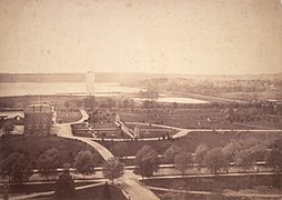 Side view of the building and the gardens. The Washington Memorial is under construction.