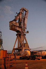 Failed crane in Sermetal Shipyard, former Ishikawajima do Brasil – Rio de Janeiro, caused by a lack of maintenance and misuse of the equipment