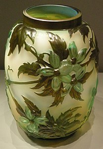 Glass marquetry with clematis flowers by Gallé (1890–1900)
