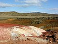 Erscheinungsformen des Vulkanismus: Eisen-, Kalk- und Schwefelausfällungen im Hochtemperaturgebiet Krýsuvík in Island