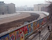 A view of the Berlin Wall in 1986