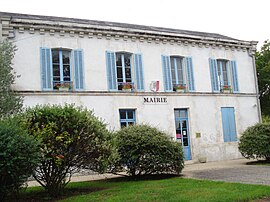 The town hall in Paillé