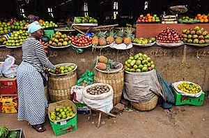 Obstverkäuferin auf einem Markt in Kigali