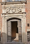 Door of hôtel du Vieux-Raisin