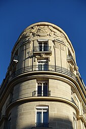 Art Deco mascaron of Avenue Montaigne no. 41, Paris, unknown architect or sculptor, 1924[50]