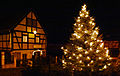 Weihnachtlich geschmückter Vorgarten eines Fachwerkhauses in Loschwitz (von Brücke) - Bild 15 in der Kategorie Weihnachtlich beleuchtete Vorgärten mit Haus