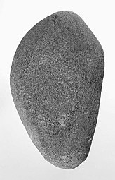 Stone hammer, grave D43
