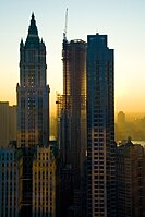 In Bau 2010, mit Woolworth Building und Barclay Tower