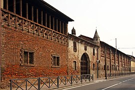 Cascina a corte main entrance in Palazzo Pignano