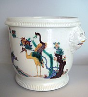 Saint-Cloud soft porcelain seau, 1720–1730. "Fleurs indiennes" ("Flowers of the Indies") in imitation of the Kakiemon style of Arita porcelain, Japan.