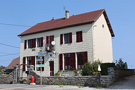 The town hall in Aresches