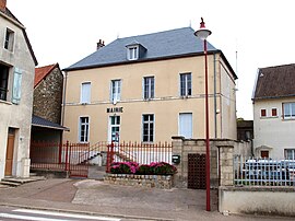The town hall in Bethon