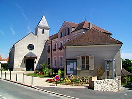 The town hall and church in Crégy-lès-Meaux