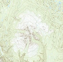 A green-shaded relief map of a large, valley-cut, oval-shaped mountain with respective labels and elevations.