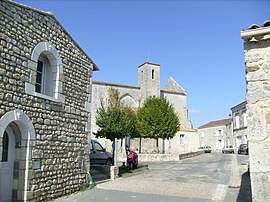 The church and surroundings in Nancras