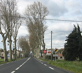 The road into Valros