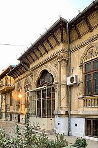 Strada Polonă no. 13, Bucharest, c.1900, unknown architect. Notice how highly decorated this house is. Also, the small brown wooden pediment above the door is fully Neoclassical