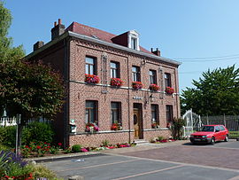 The town hall in Brillon