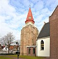 Turm der Dorfkirche (Dorpskerk) im Stadtzentrum von Ouddorp