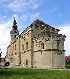 Die vorwiegend romanische Pfarrkirche Schöngrabern
