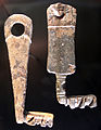 Schlüssel aus Metall, ausgegraben in einer Villa rustica von Bondorf im Landkreis Böblingen, heute im Landesmuseum Württemberg