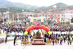 Festival promoting products from the Ba Che district