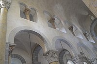 Empore und verschiedene Gewölbe des Langhauses