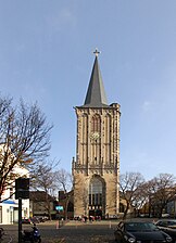 St. Severin (Köln): Turm spät­go­tisch, Kryp­ta roma­nisch, sonst diverse Gotik