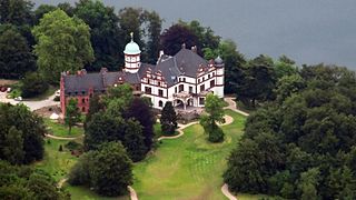 Wiligrad Castle (de:Schloss Wiligrad) in Lübstorf on Lake Schwerin derives its name from the original, Slavic designation for Mecklenburg Castle