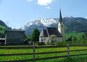 Felberkirche und -turm; im Hintergrund: Pihapper (2513 m)