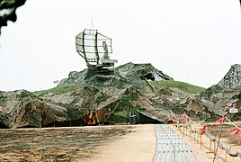 Radargerät AN/TPS-43 mit Tarnnetzen