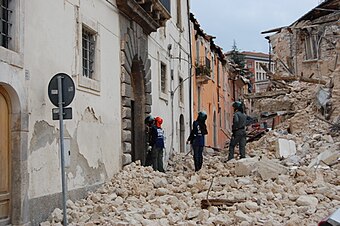 Inspektion der Erdbebenschäden