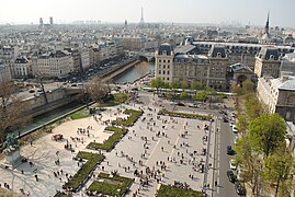 Place Jean-Paul II, the parvis of Notre-Dame de Paris, seen from the cathedral tower