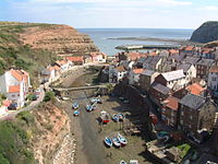 File:Staithes.JPG (Staithes harbour)