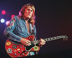 Lee in 1975 playing his Gibson ES-335 ("Big Red")