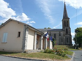 The town hall and church in Fraisse