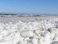 Sea ice on the beach in Jantar (winter).