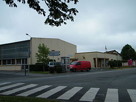 The town hall in Étalondes