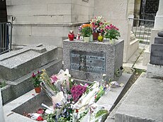 Morrison's grave with headstone and Greek inscription ΚΑΤΑ ΤΟΝ ΔΑΙΜΟΝΑ ΕΑΥΤΟΥ, August 2008