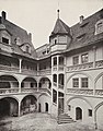 Maßwerkbrüstungen im Innenhof des Krafftschen Hauses in Nürnberg