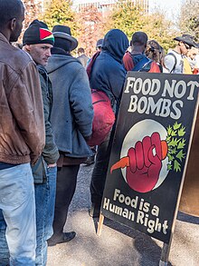 Food Not Bombs – Essensausgabe
