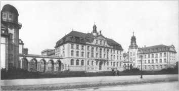 Das Museumsgebäude mit ursprünglichem Mansarddach, 1908