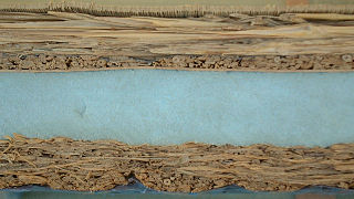 Cross-section of a tatami mat with a hidden extruded-polystyrene core and layers of the traditional igusa (common rush) top and bottom