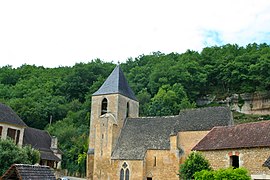 The church and surroundings in Valojoulx