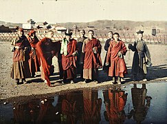 1913 color photo of Mongol Lamas of Zuun Khuree wearing Buddhist robes/togas.