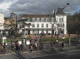 The town hall of Villeneuve-Saint-Georges