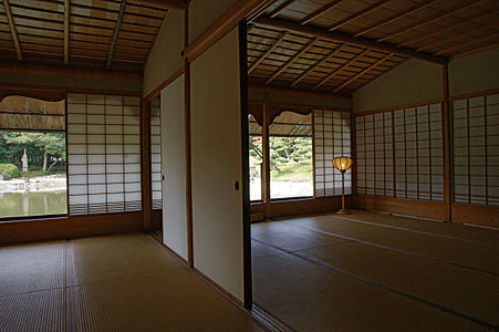 Room with tatami flooring in an inauspicious layout and paper doors (shōji)