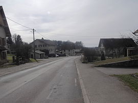 The main road in Aïssey