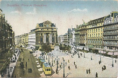 The square on a pre-1930 postcard. Note the lower roof of the Hotel Continental.